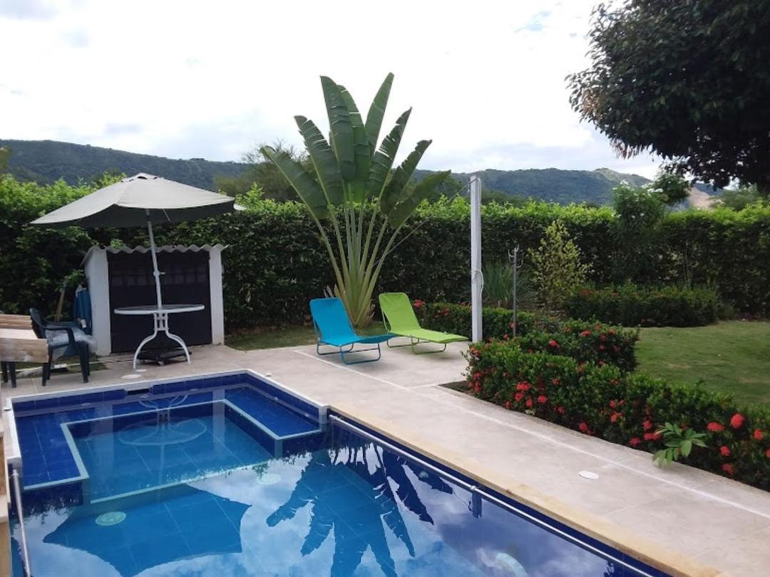 C&H Casa Campestre El Oasis Ricaurte Girardot Bed & Breakfast Exterior photo