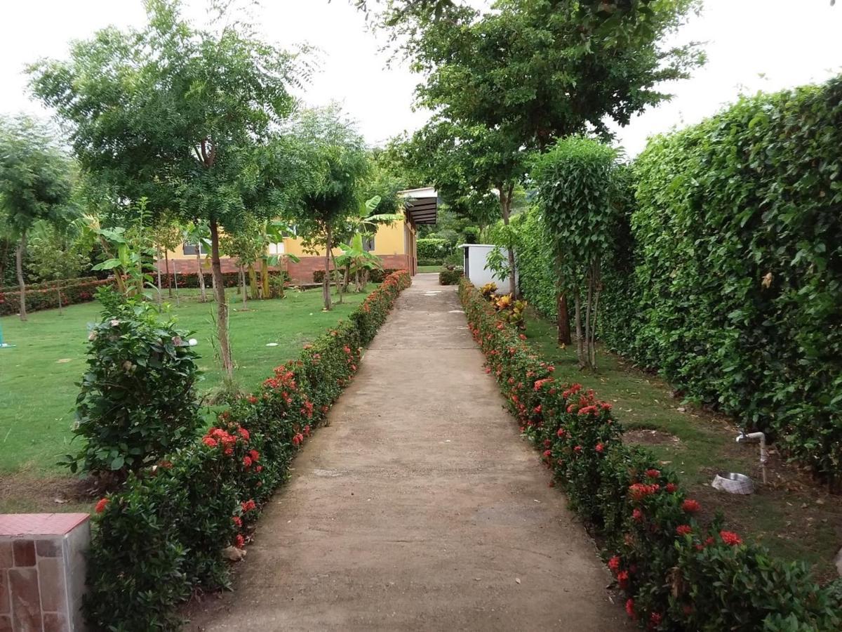 C&H Casa Campestre El Oasis Ricaurte Girardot Bed & Breakfast Exterior photo