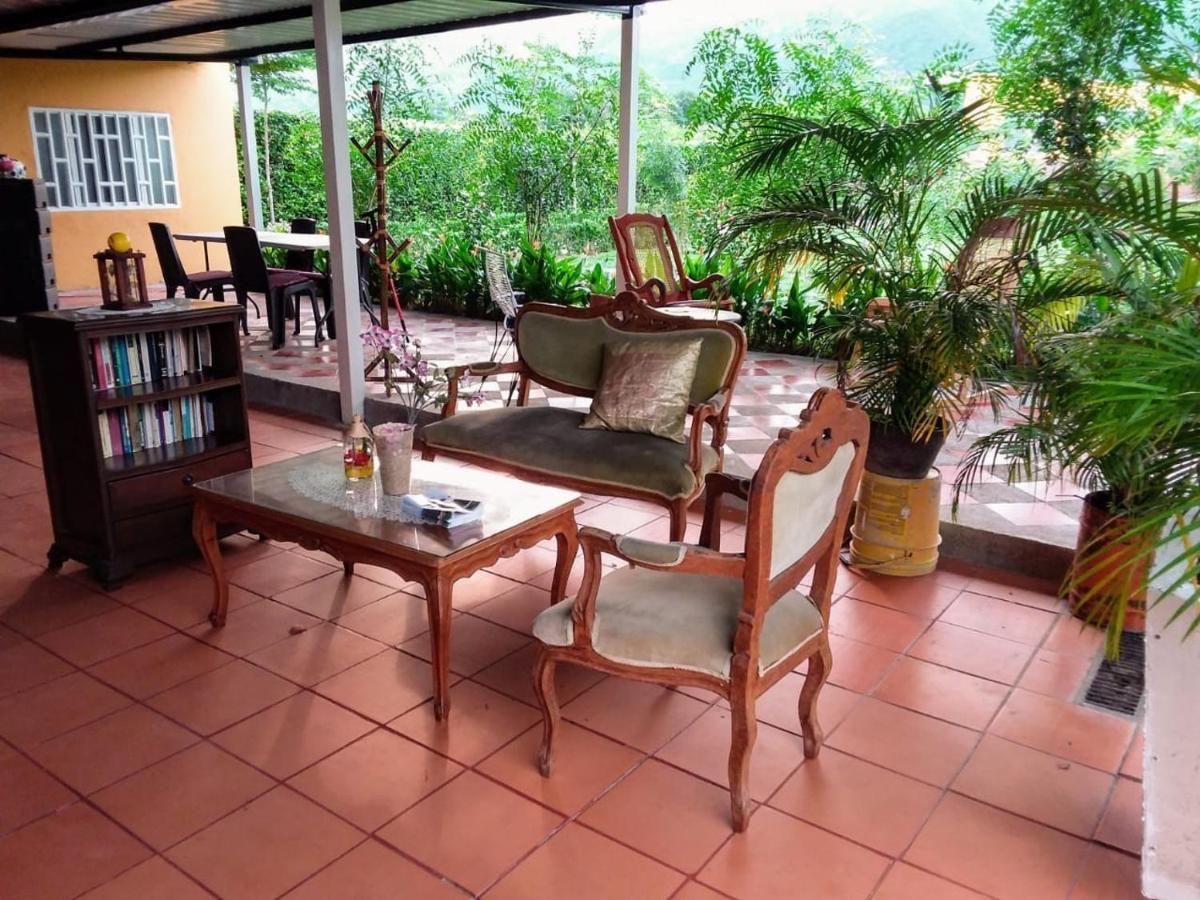 C&H Casa Campestre El Oasis Ricaurte Girardot Bed & Breakfast Exterior photo