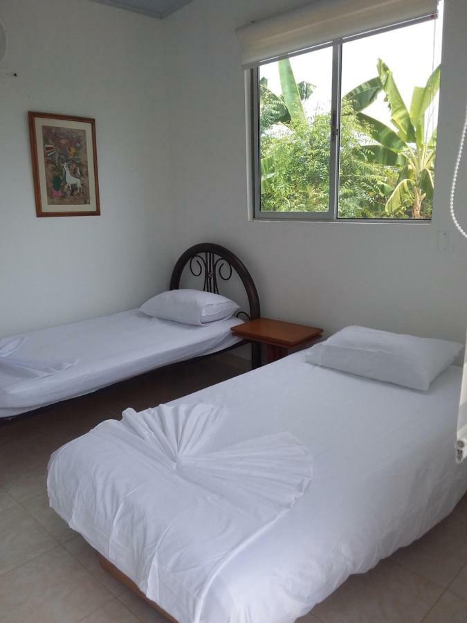 C&H Casa Campestre El Oasis Ricaurte Girardot Bed & Breakfast Exterior photo