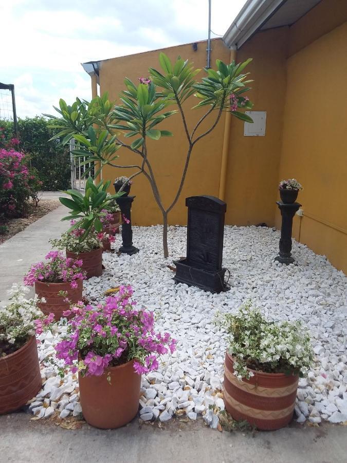 C&H Casa Campestre El Oasis Ricaurte Girardot Bed & Breakfast Exterior photo