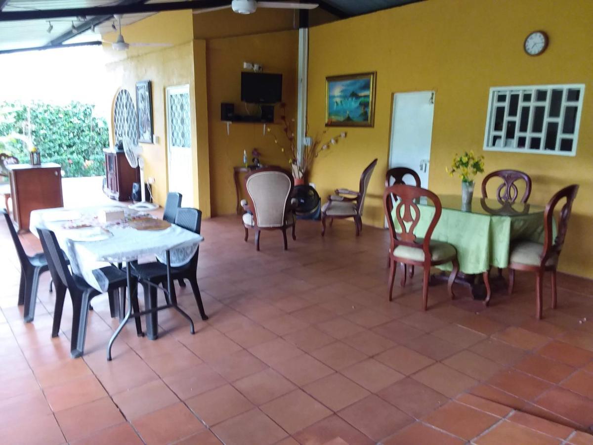 C&H Casa Campestre El Oasis Ricaurte Girardot Bed & Breakfast Exterior photo